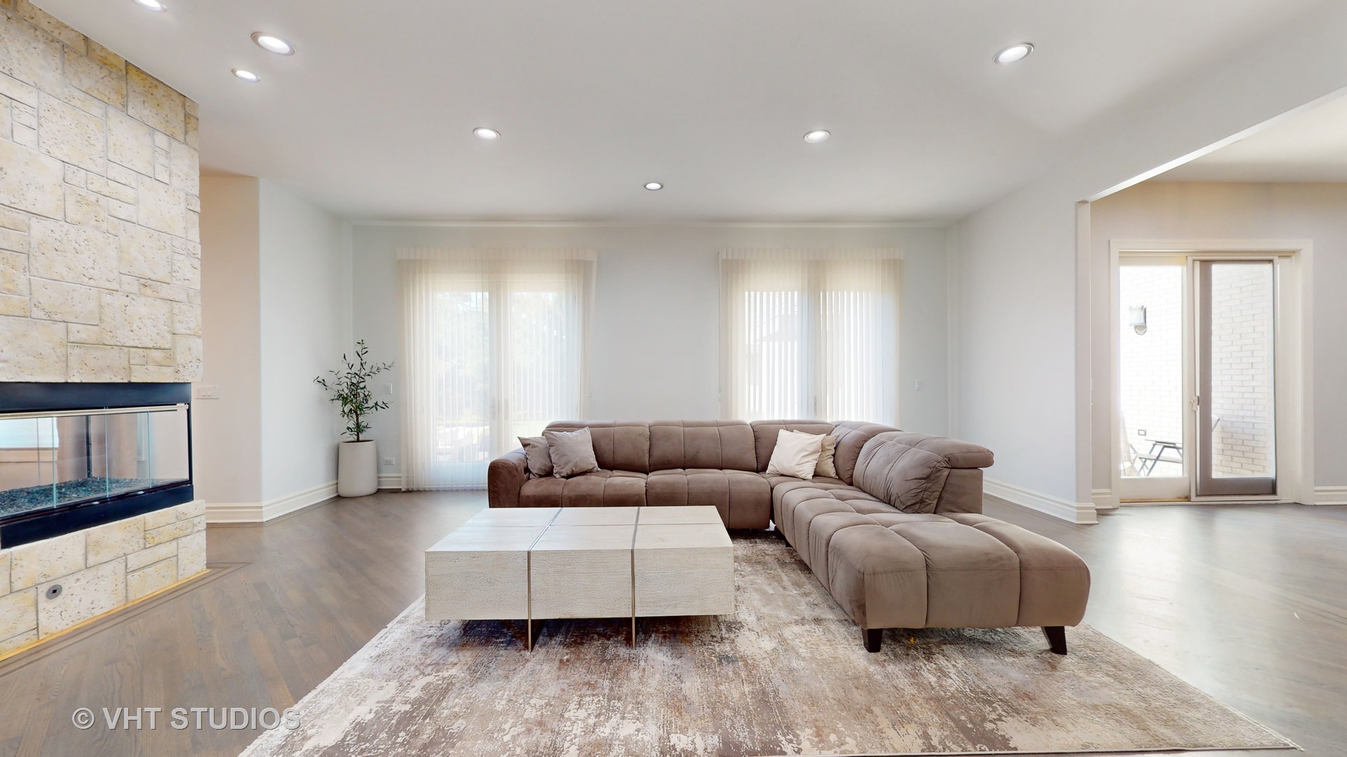 20 Cottonwood Road Northbrook, IL 60062 - Photo 8 of 70 Gallery Image 8