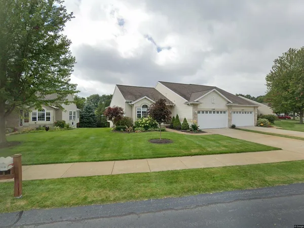 $374,900 | 15497 Winchester Circle, Grand Haven, MI 49417