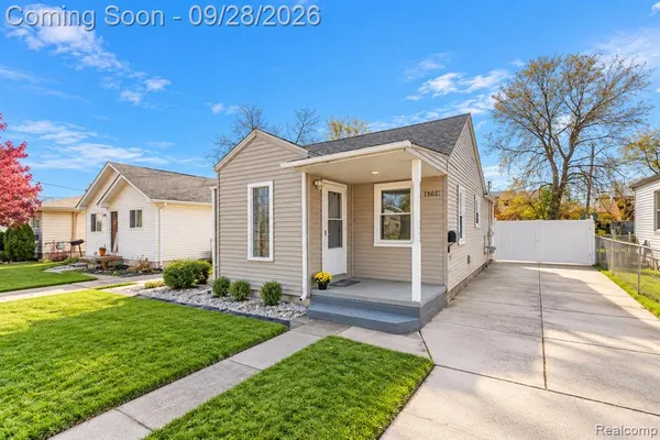 $1,200 | 7500 Anna Avenue, Warren, MI 48092