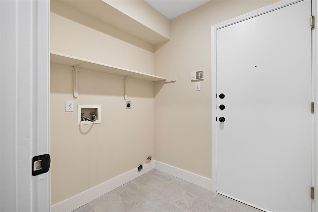 13412 Tossa Lane Austin, TX 78729 - Photo 8 of 16 a view of small space