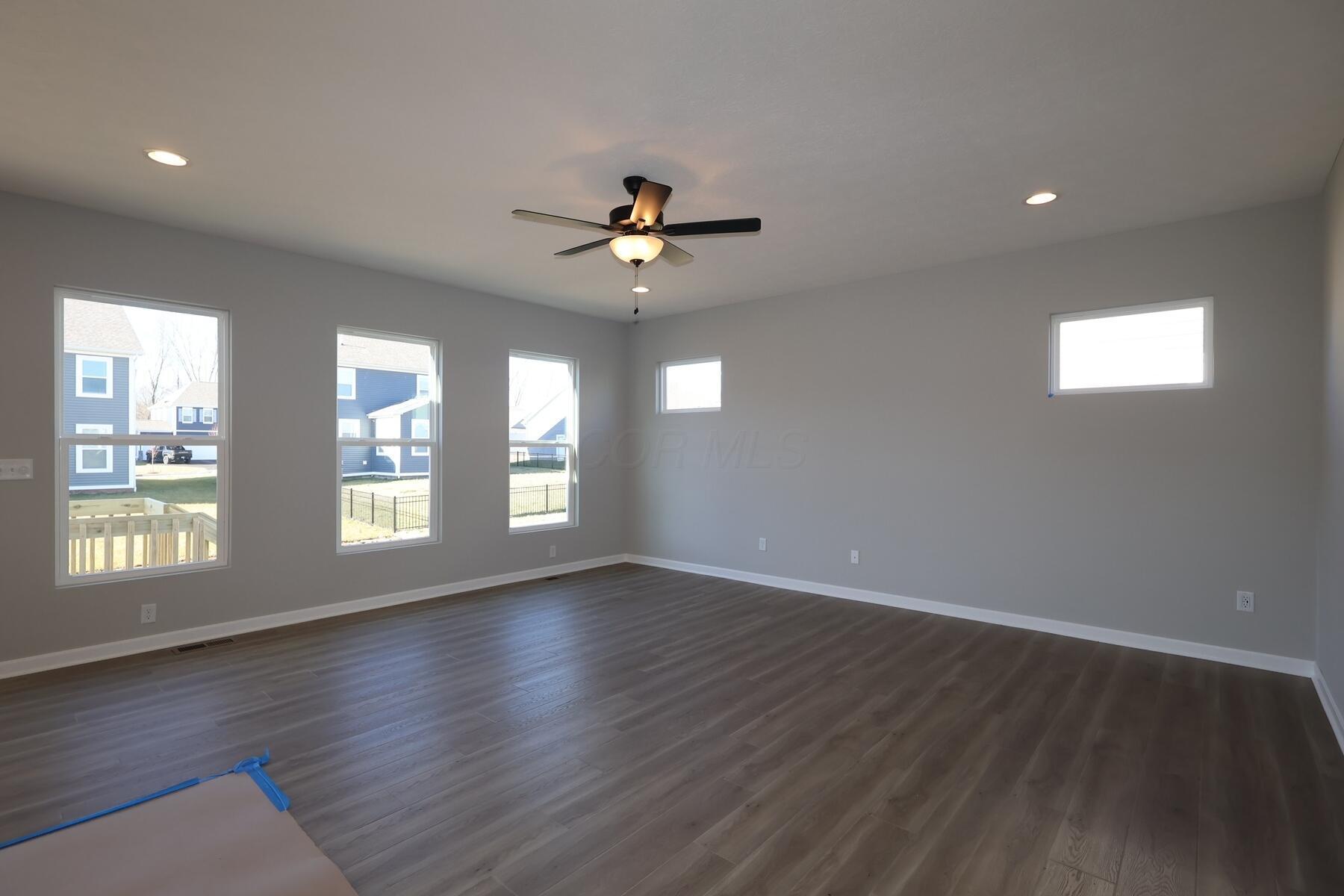 310 Reign Way Pataskala, OH 43062 - Photo 6 of 23 Living Room