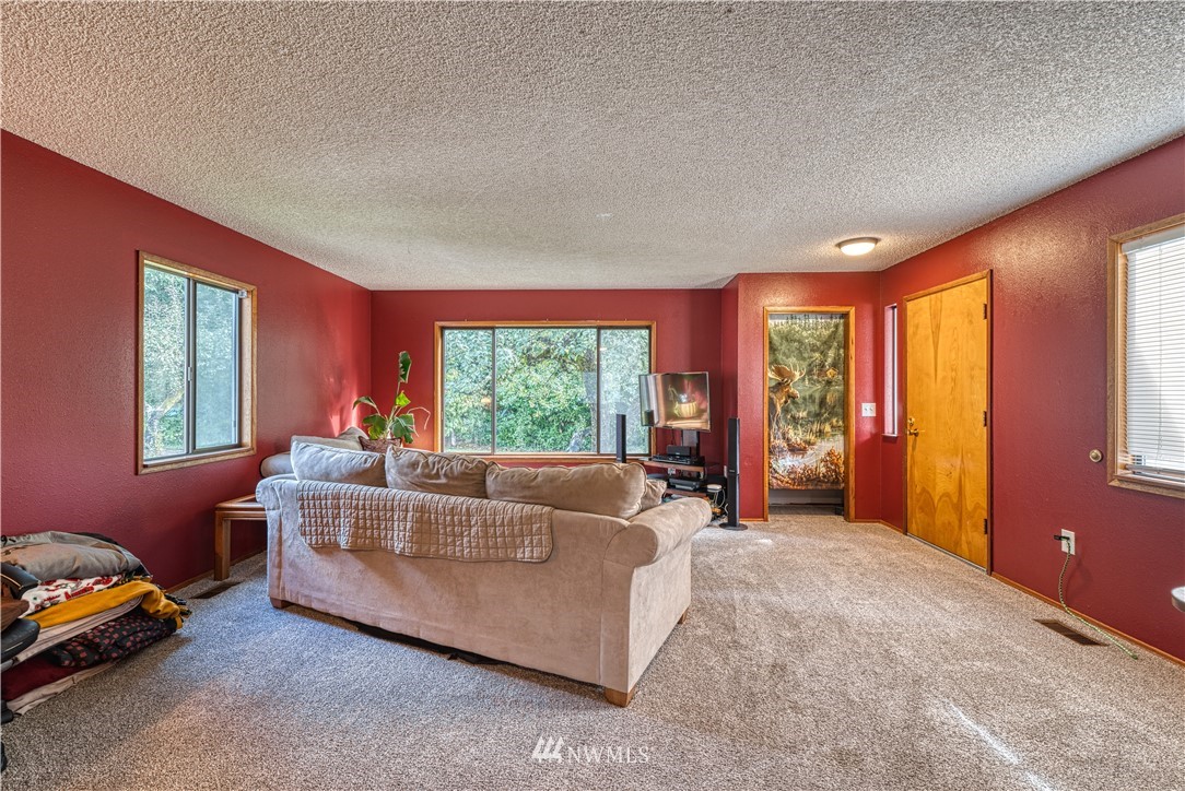1823 Southeast Cedar Road Port Orchard, WA 98367 - Photo 13 of 32 Gallery Image 13