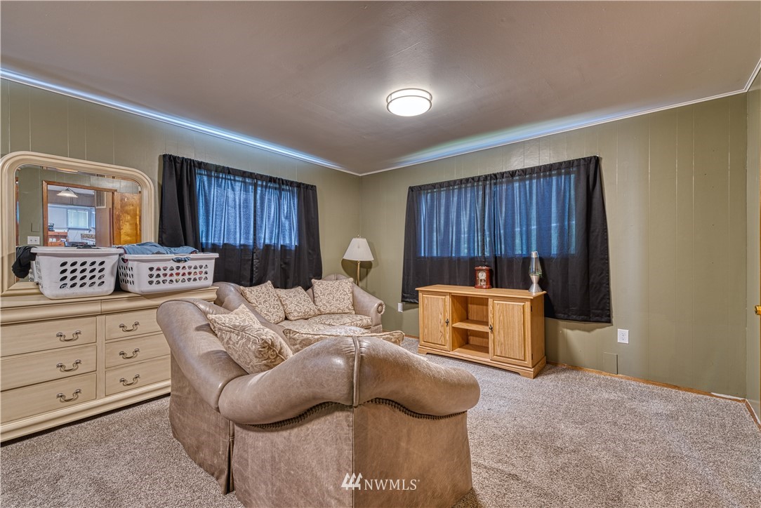 1823 Southeast Cedar Road Port Orchard, WA 98367 - Photo 9 of 32 Gallery Image 9