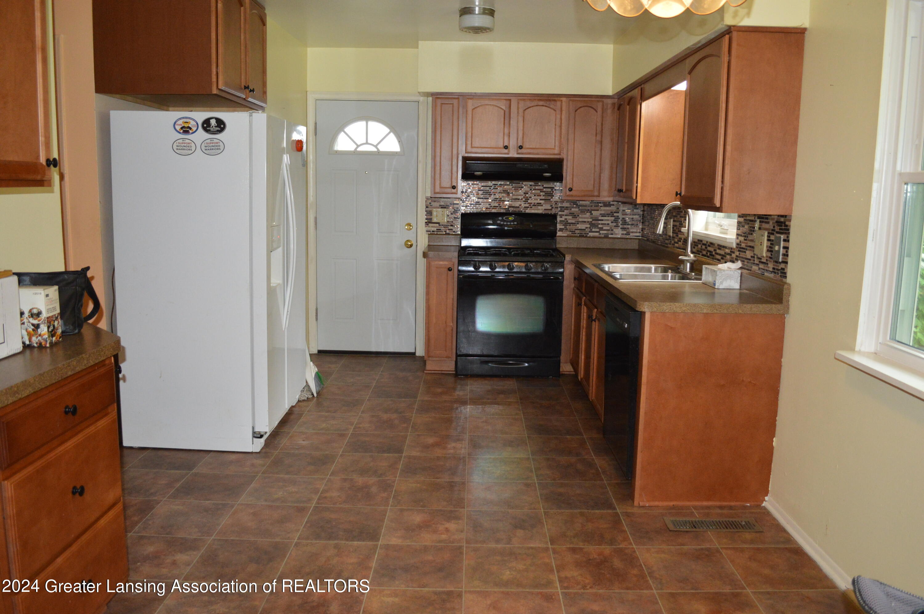 2001 Holly Way Lansing, MI 48910 - Photo 4 of 14 Kitchen 3