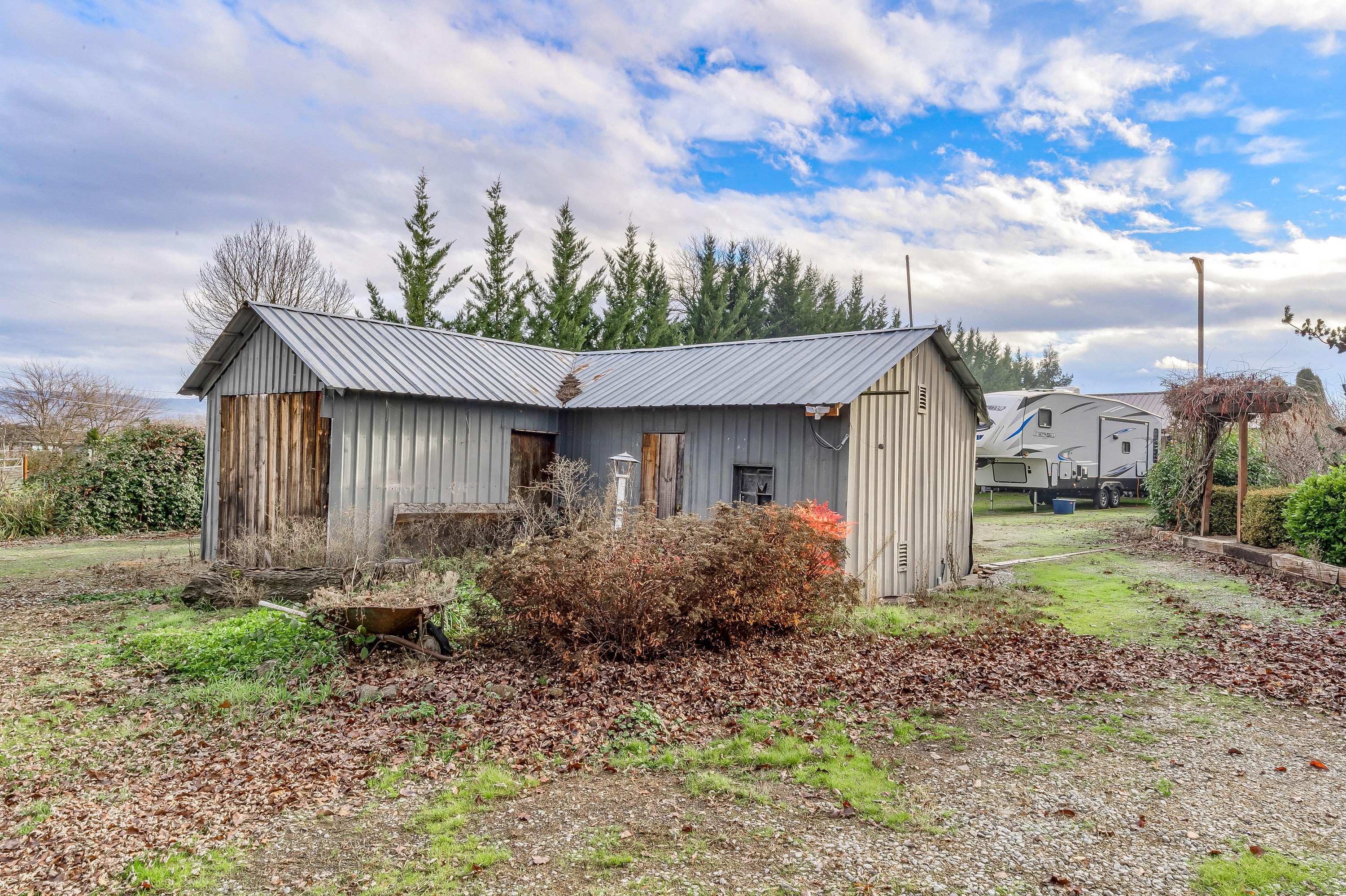 872 West Justice Road Central Point, OR 97502 - Photo 7 of 84 JR(6)