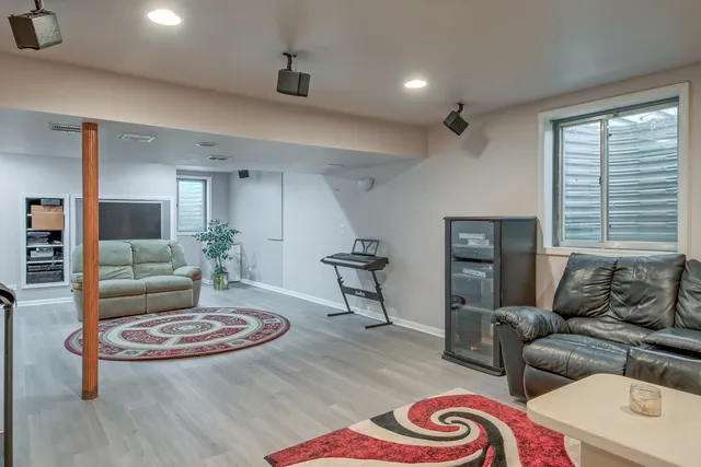 $549,000 | 1094 Vista Drive, Gurnee, IL 60031