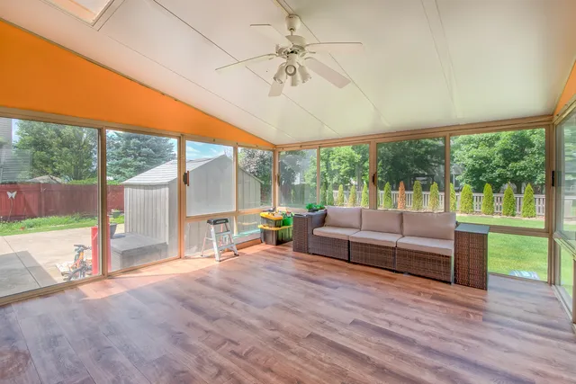 $549,000 | 1094 Vista Drive, Gurnee, IL 60031