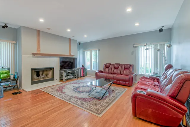 $549,000 | 1094 Vista Drive, Gurnee, IL 60031