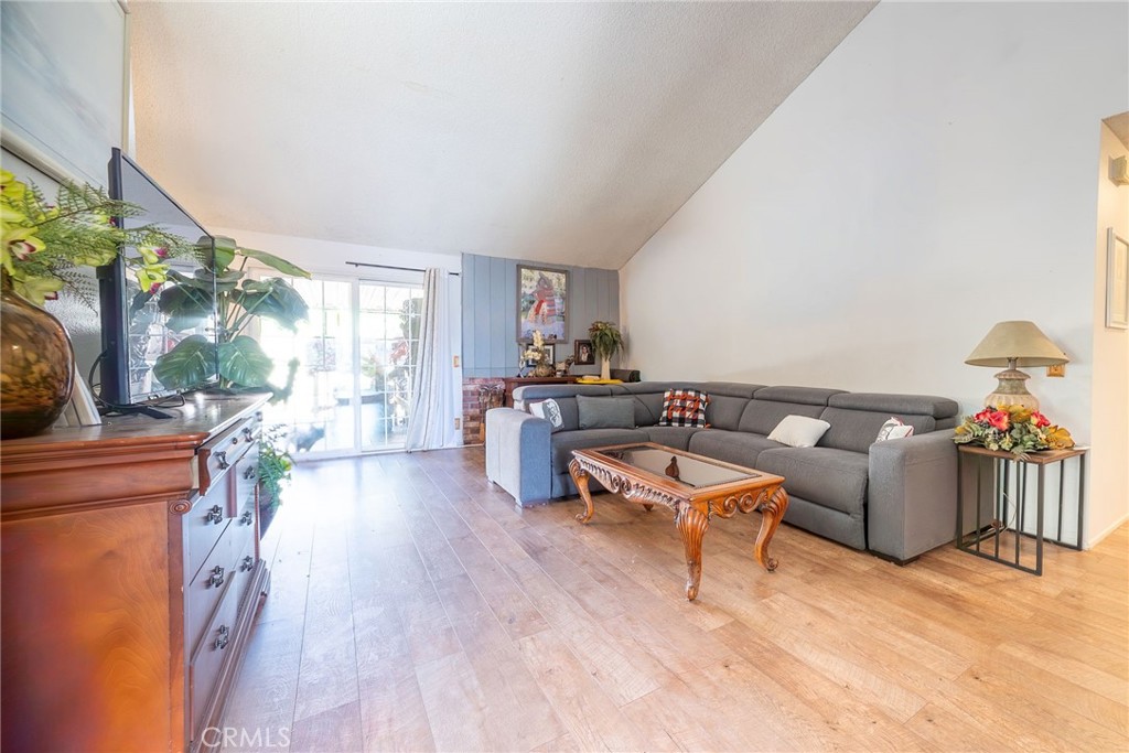 2433 Medina Avenue Simi Valley, CA 93063 - Photo 11 of 35