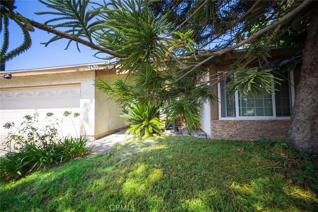 2433 Medina Avenue Simi Valley, CA 93063 - Photo 2 of 35