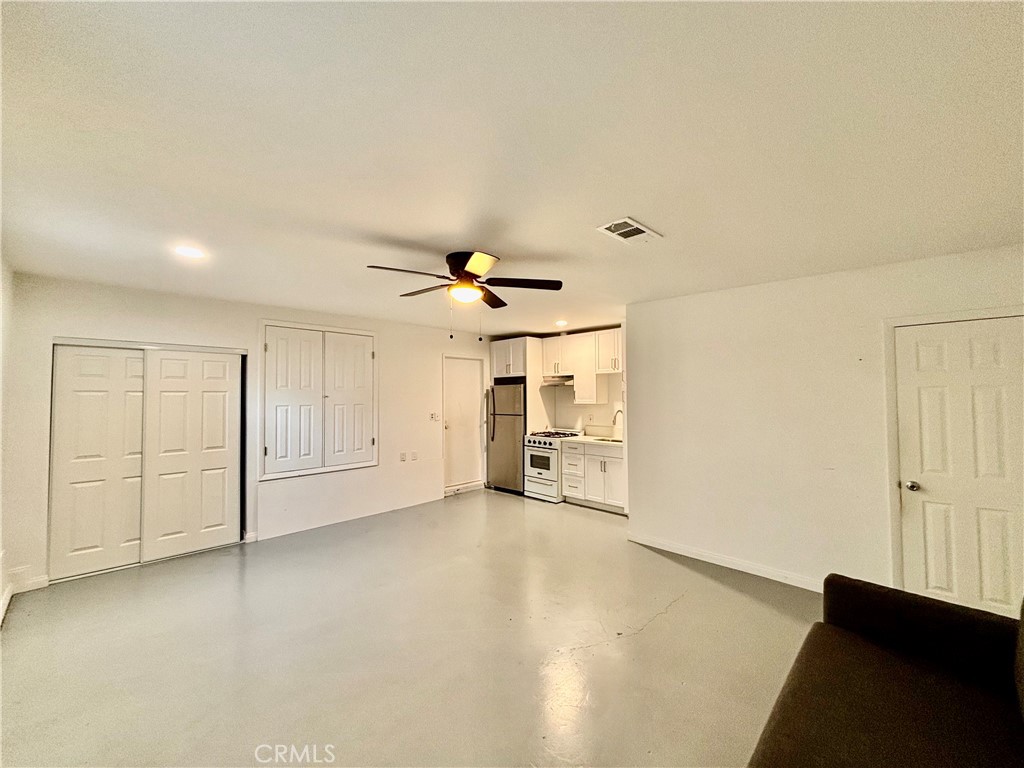 2433 Medina Avenue Simi Valley, CA 93063 - Photo 3 of 35