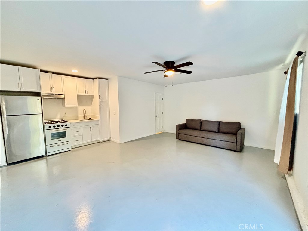 2433 Medina Avenue Simi Valley, CA 93063 - Photo 5 of 35