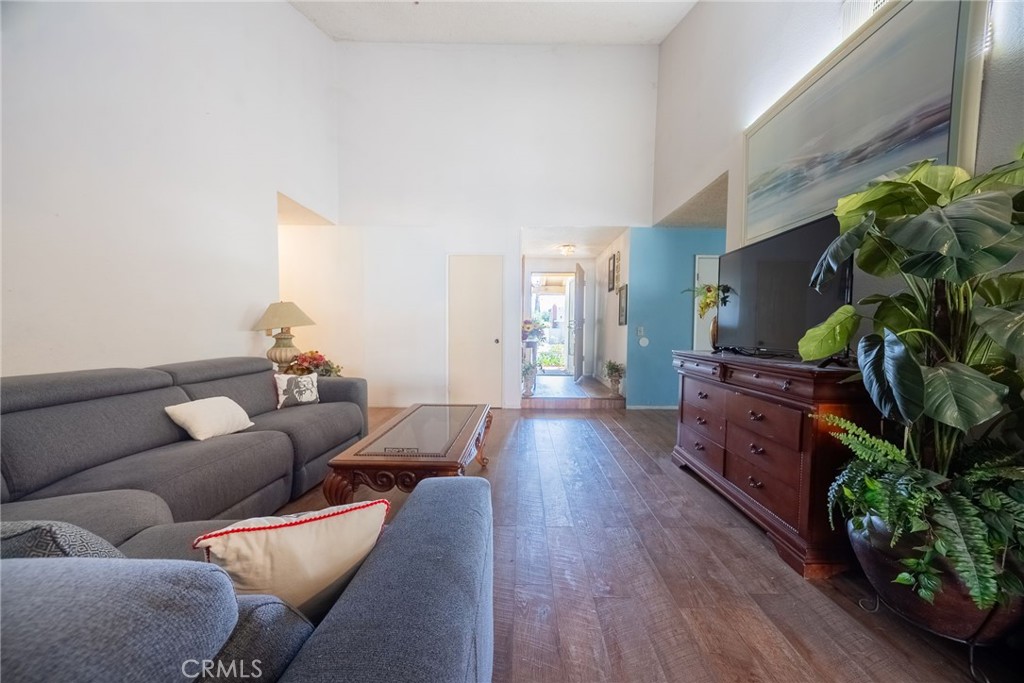 2433 Medina Avenue Simi Valley, CA 93063 - Photo 10 of 35