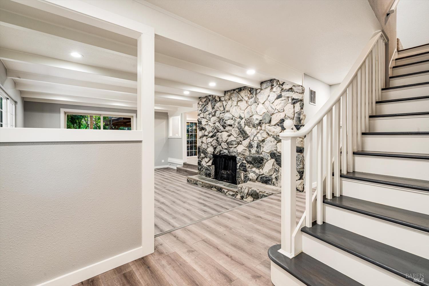 5346 Montecito Avenue Santa Rosa, CA 95404 - Photo 7 of 72