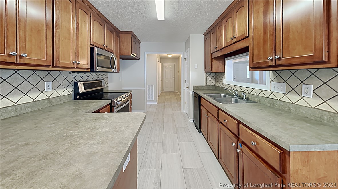 5410 Spreading Branch Road Hope Mills, NC 28348 - Photo 5 of 19 Gallery Image 5