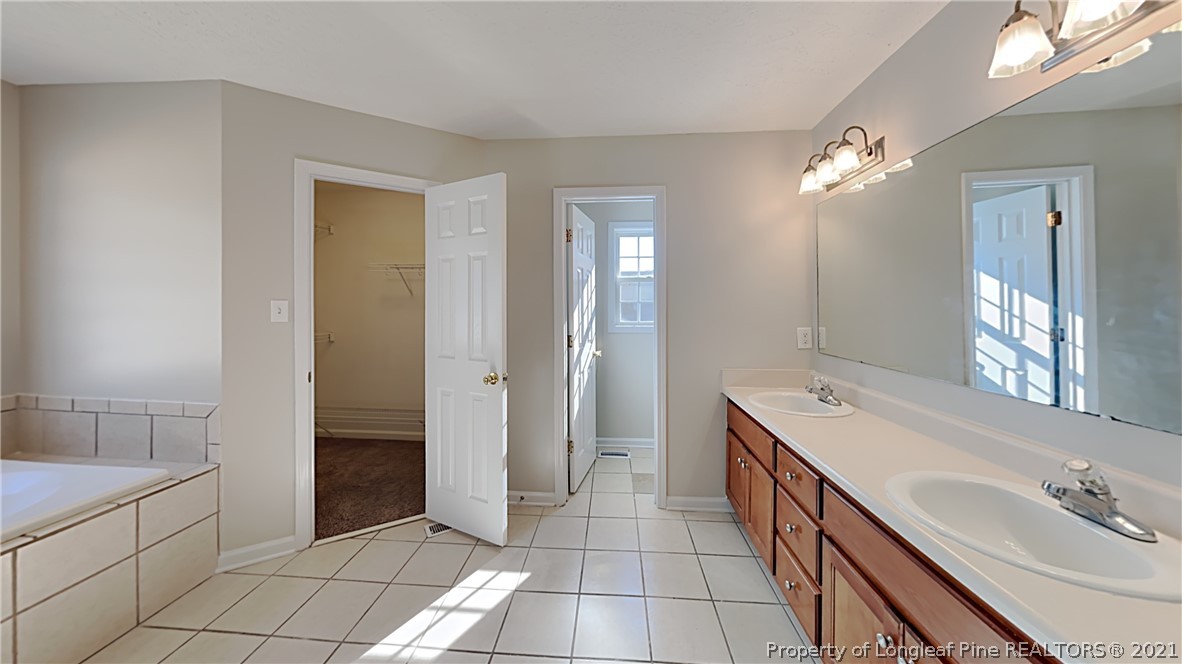 5410 Spreading Branch Road Hope Mills, NC 28348 - Photo 9 of 19 Gallery Image 9