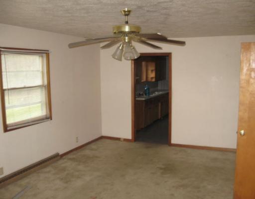 422 Bear Road Worthington, PA 16262 - Photo 4 of 9 Living Room.