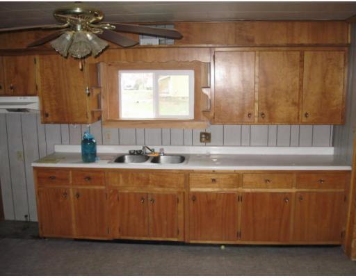 422 Bear Road Worthington, PA 16262 - Photo 6 of 9 Kitchen.