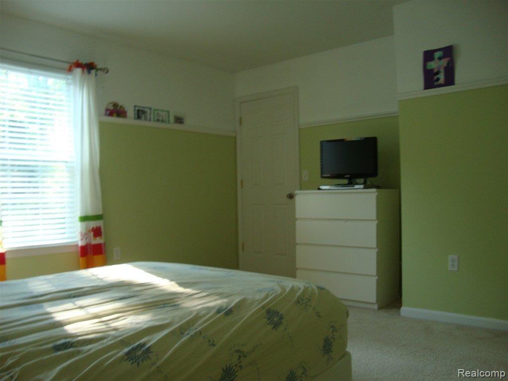 49021 Hawksburry Road Canton, MI 48188 - Photo 12 of 15 DSC03005.JPG