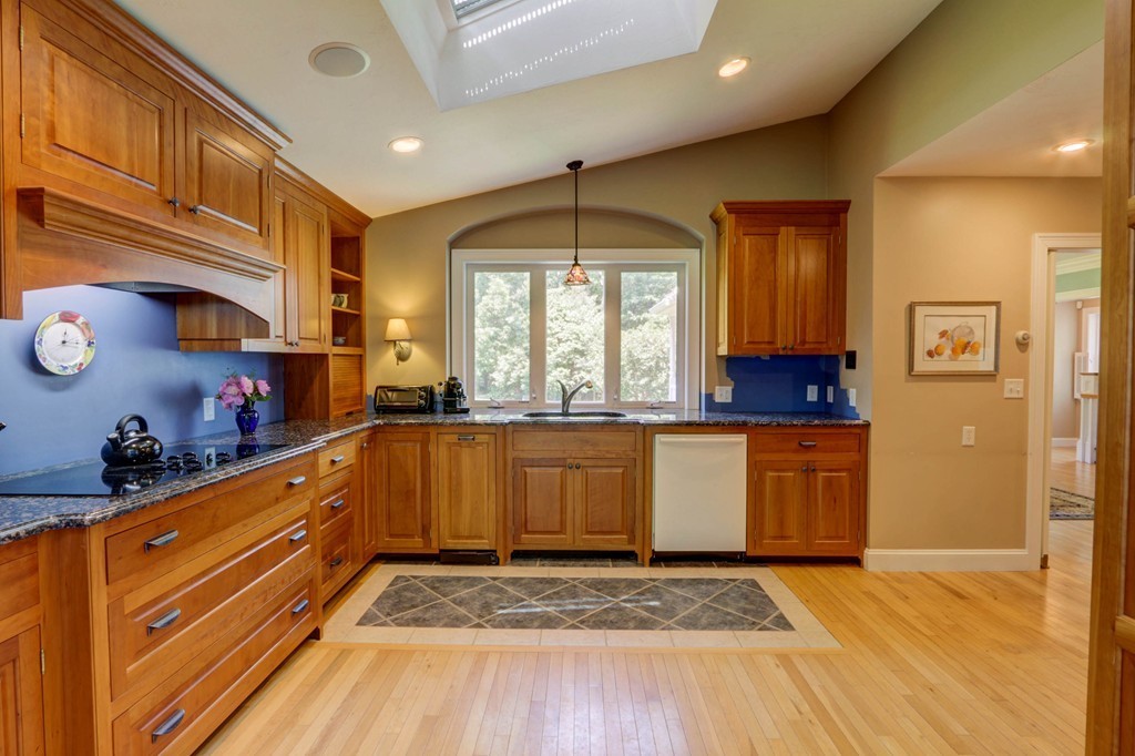 10 Daniels Road Medway, MA 02053 - Photo 3 of 29