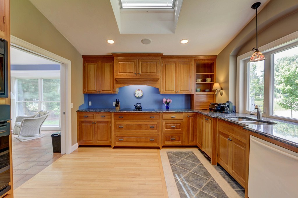 10 Daniels Road Medway, MA 02053 - Photo 4 of 29