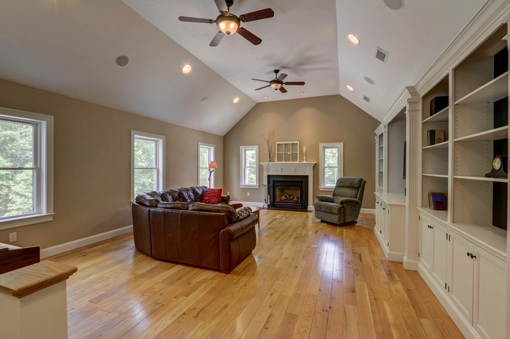 10 Daniels Road Medway, MA 02053 - Photo 6 of 29
