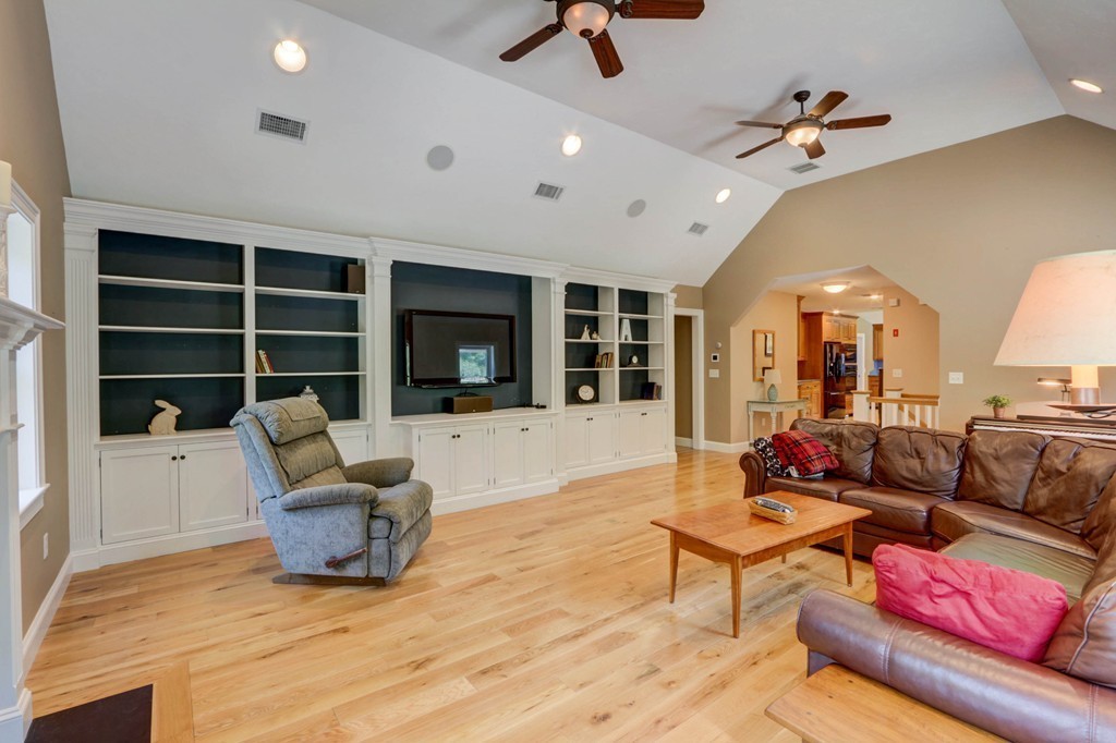 10 Daniels Road Medway, MA 02053 - Photo 8 of 29