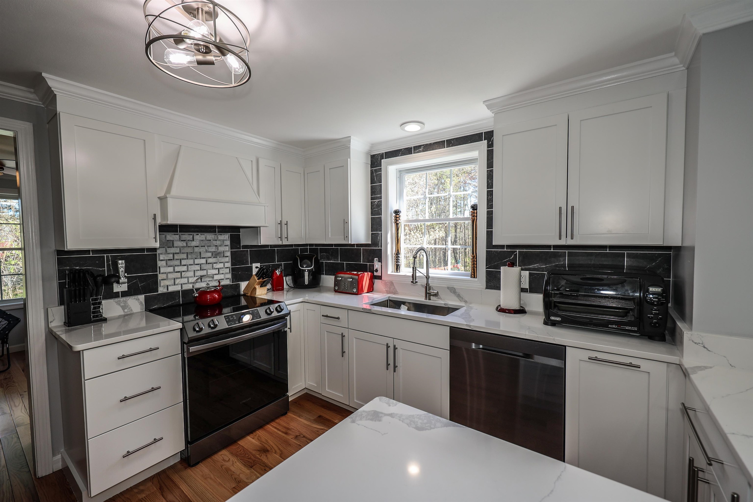 101 Litchfield Road Londonderry, NH 03053 - Photo 11 of 40