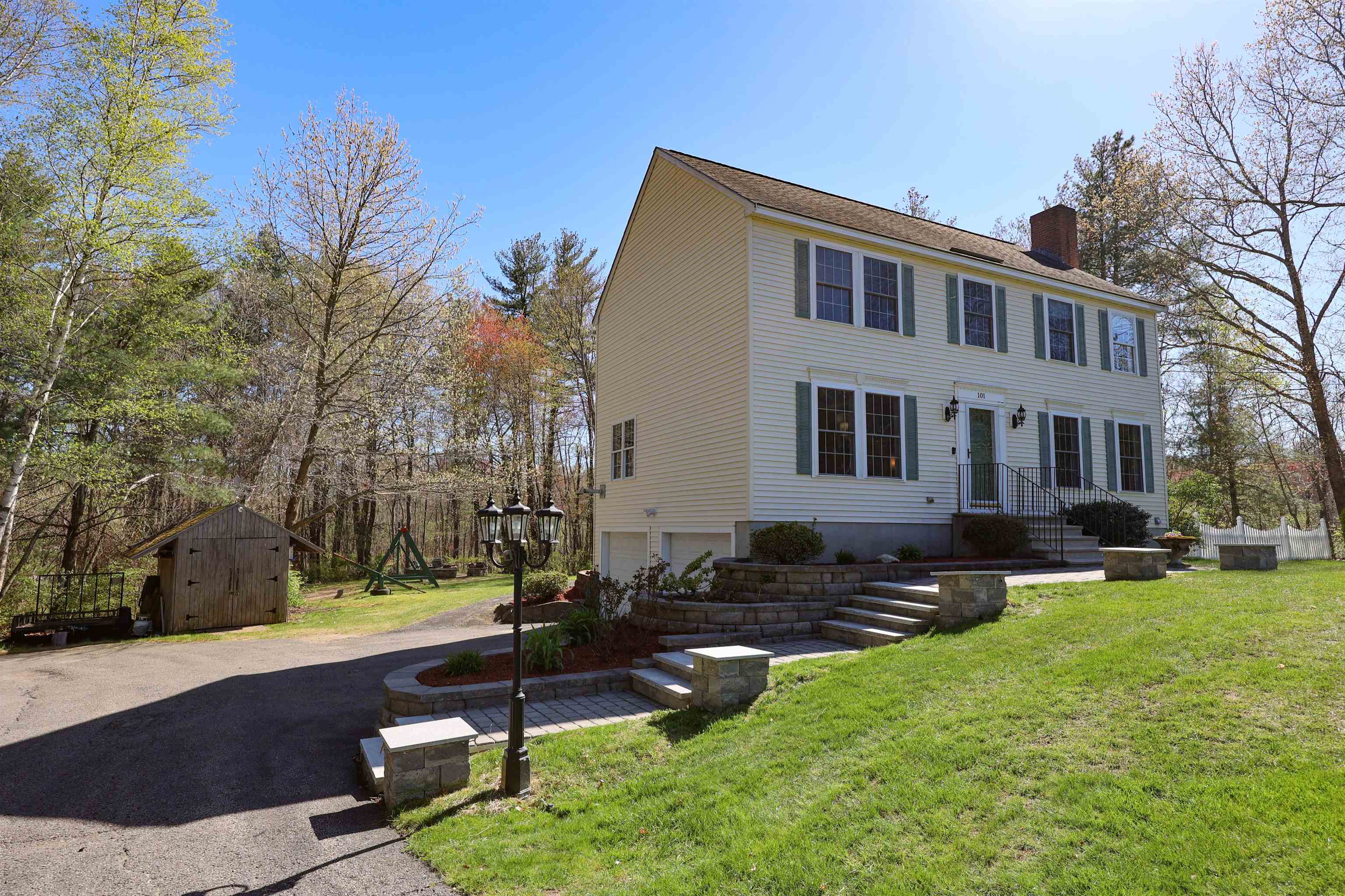 101 Litchfield Road Londonderry, NH 03053 - Photo 2 of 40