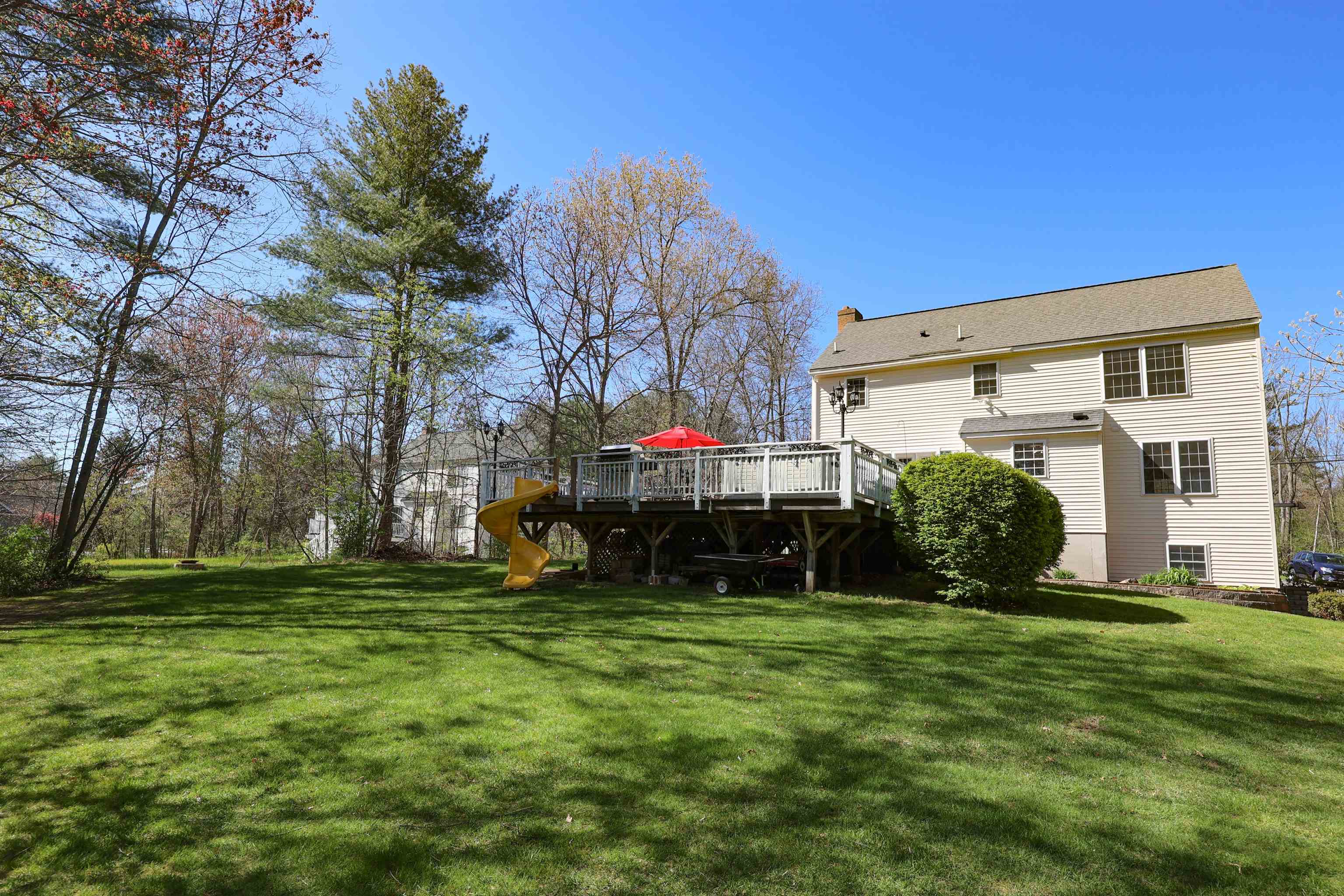 101 Litchfield Road Londonderry, NH 03053 - Photo 3 of 40