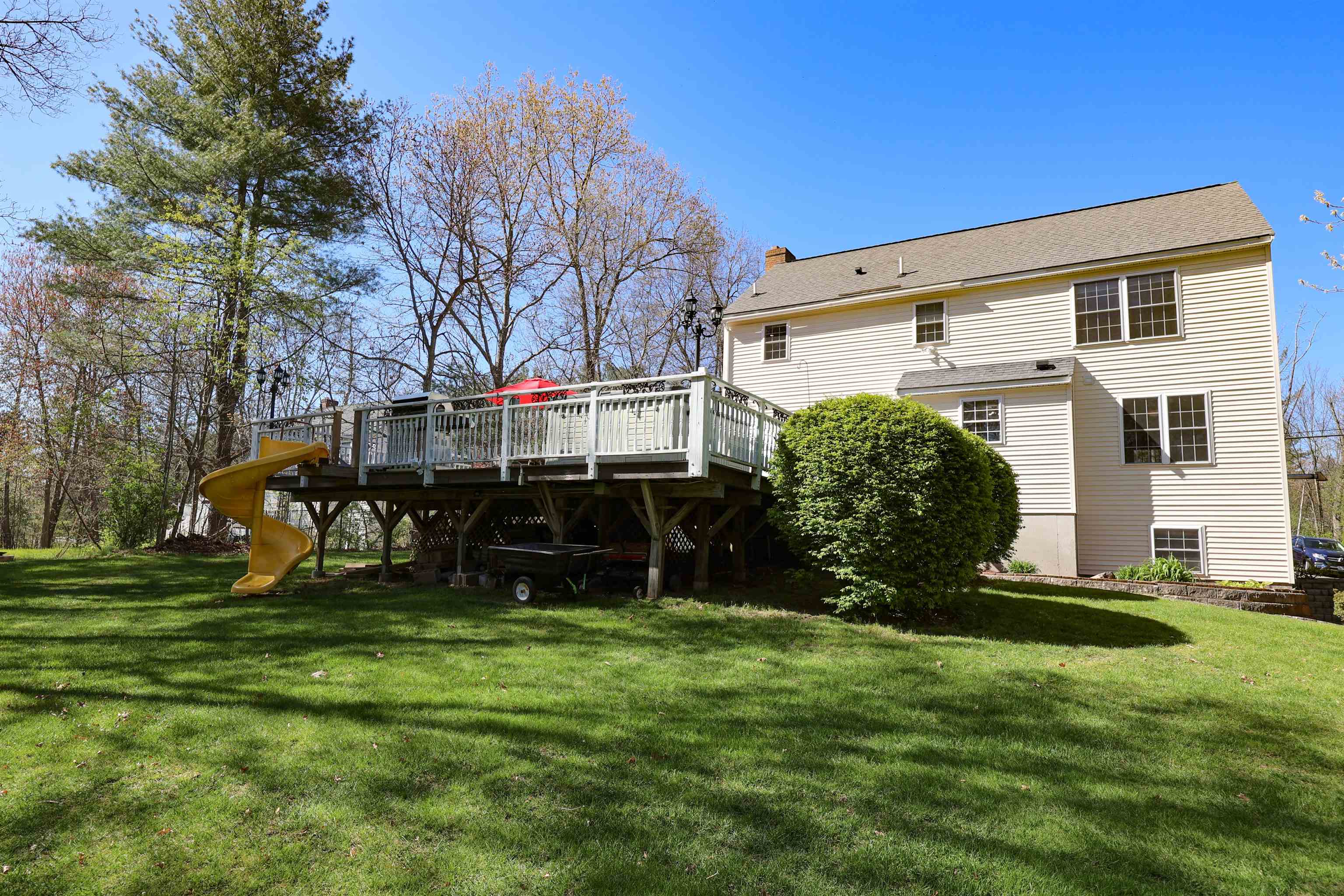 101 Litchfield Road Londonderry, NH 03053 - Photo 4 of 40