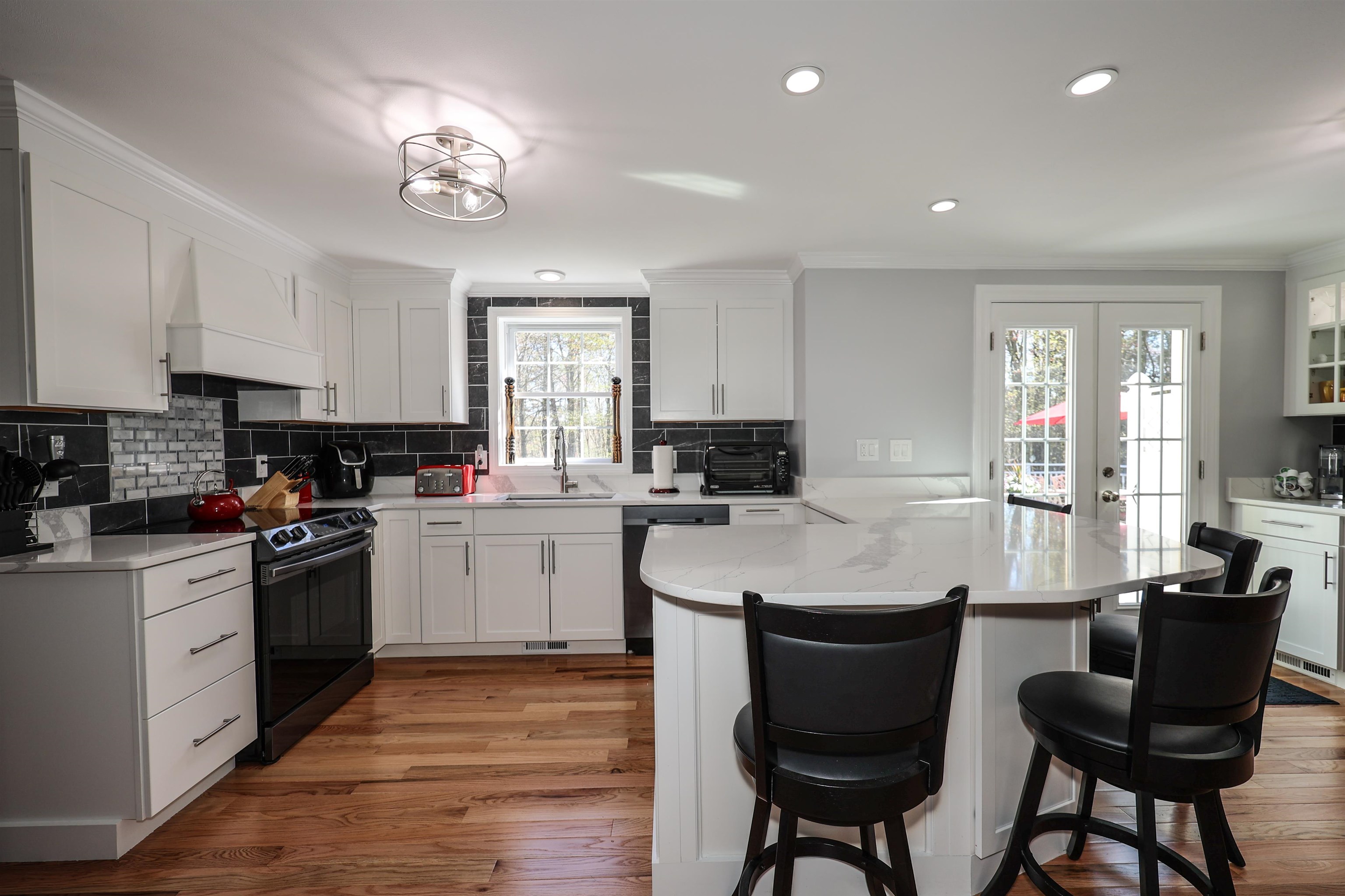 101 Litchfield Road Londonderry, NH 03053 - Photo 9 of 40