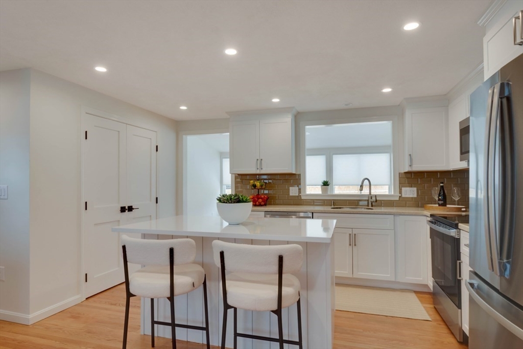 28 Lyme Road Newton, MA 02465 - Photo 3 of 20