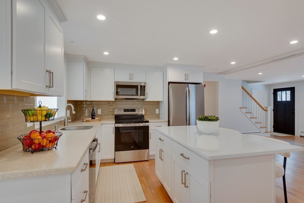 28 Lyme Road Newton, MA 02465 - Photo 4 of 20