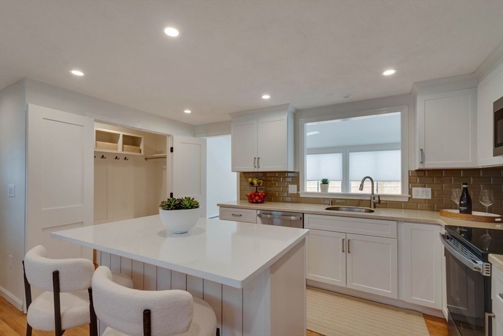 28 Lyme Road Newton, MA 02465 - Photo 5 of 20