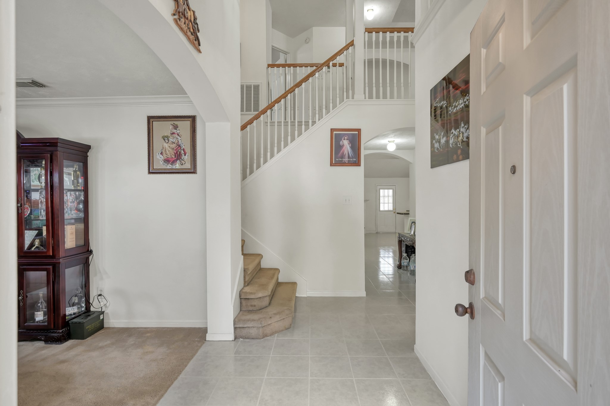 2539 Forge Creek Road Houston, TX 77067 - Photo 4 of 40 Light and bright entryway with high ceilings and tile floors. The formal dining room is to the left.