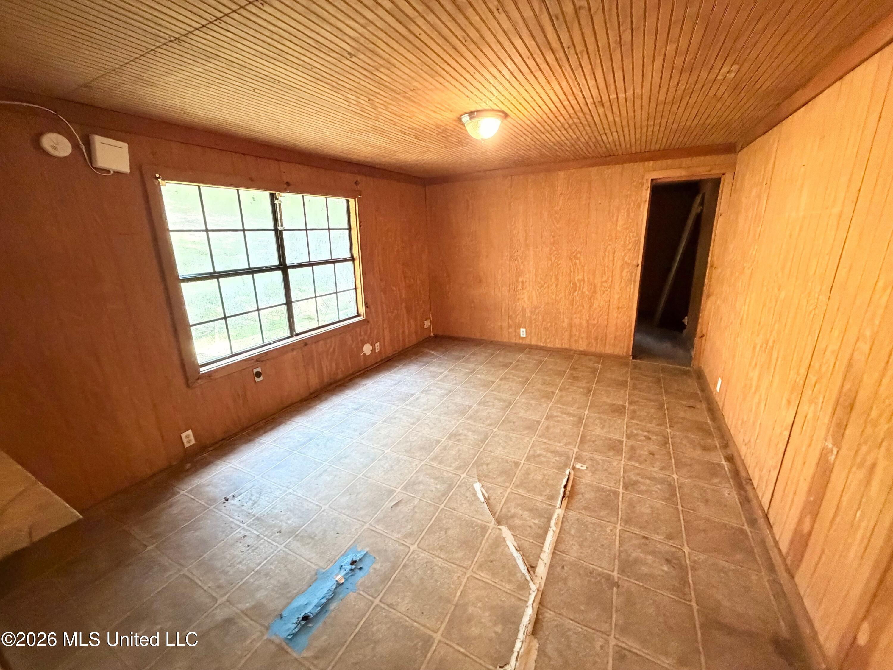 201 Ridgewood Water Valley, MS 38965 - Photo 16 of 30 IMG_4337