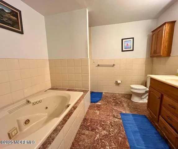 a bathroom with a bathtub and toilet