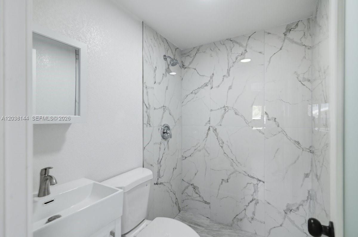 1480 Northeast 150th Street Miami, FL 33161 - Photo 22 of 30