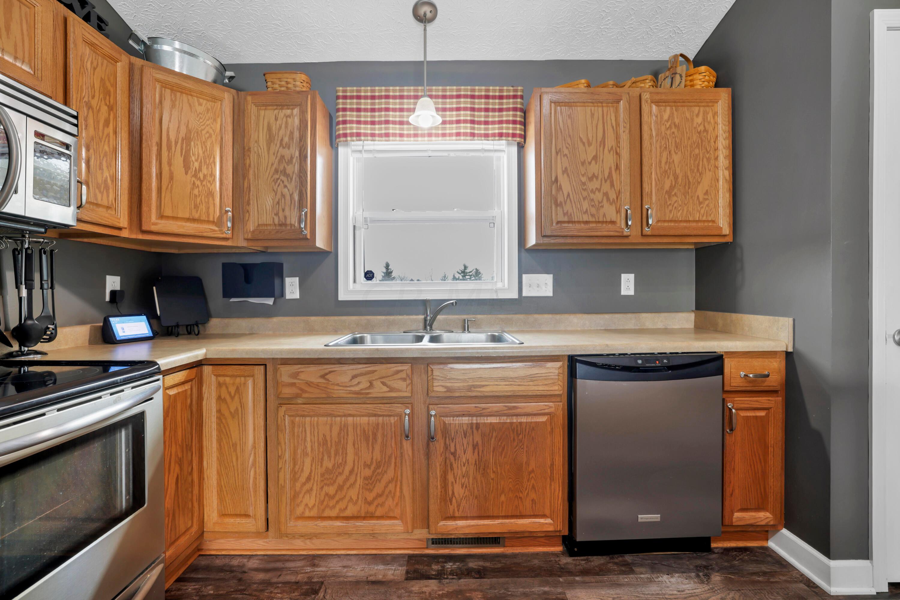 5375 York Road Southwest Pataskala, OH 43062 - Photo 17 of 70 Kitchen