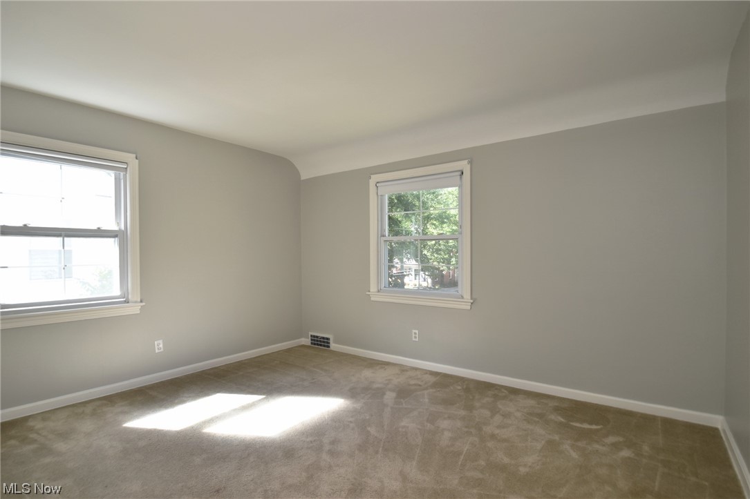 2295 Loyola Road Cleveland, OH 44118 - Photo 22 of 34