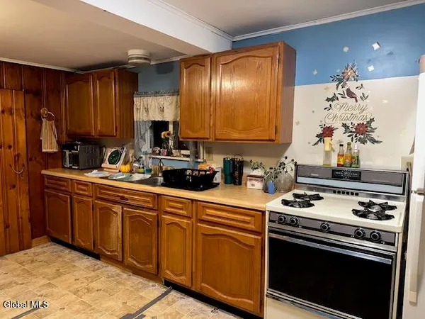 $180,000 | 37 Fox Street, Coeymans, NY 12158