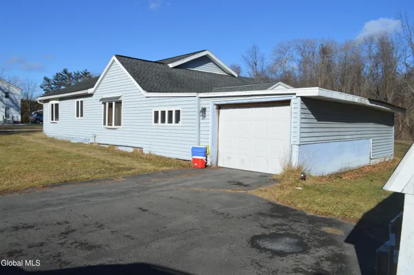 $180,000 | 37 Fox Street, Coeymans, NY 12158
