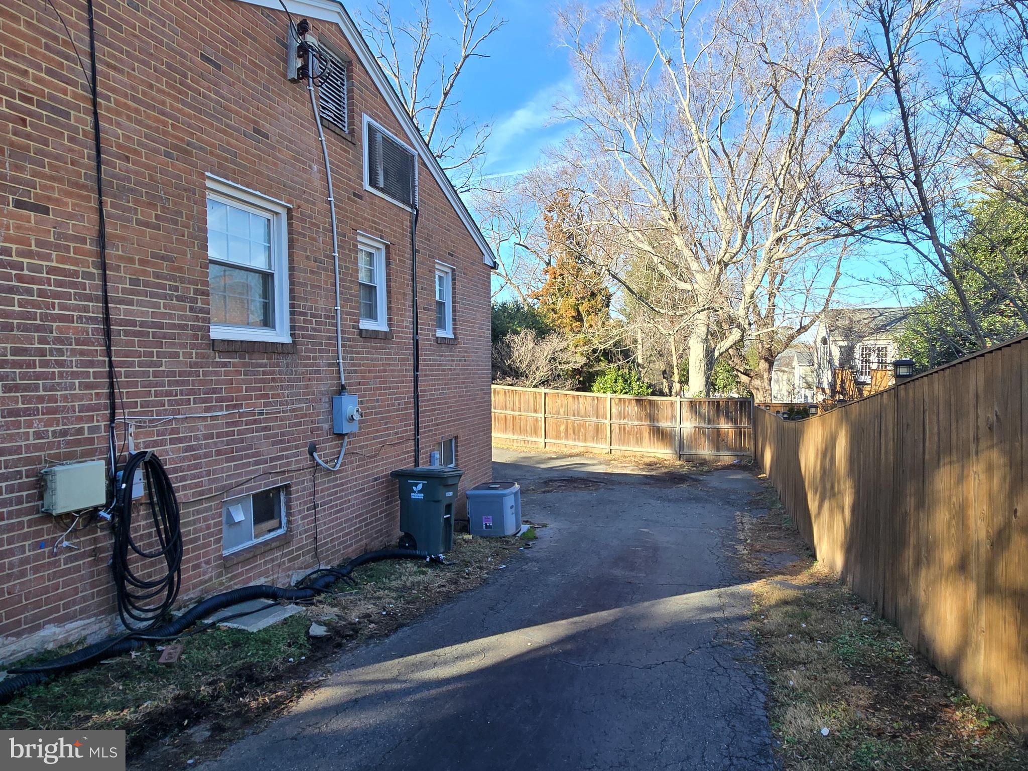 4006 North Glebe Road Arlington, VA 22207 - Photo 5 of 8 Driveway