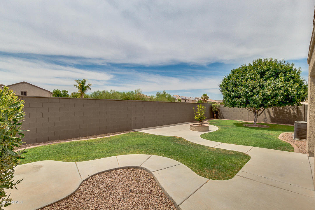 19216 North Lariat Road Maricopa, AZ 85138 - Photo 34 of 40 a view of a garden with a building in the background