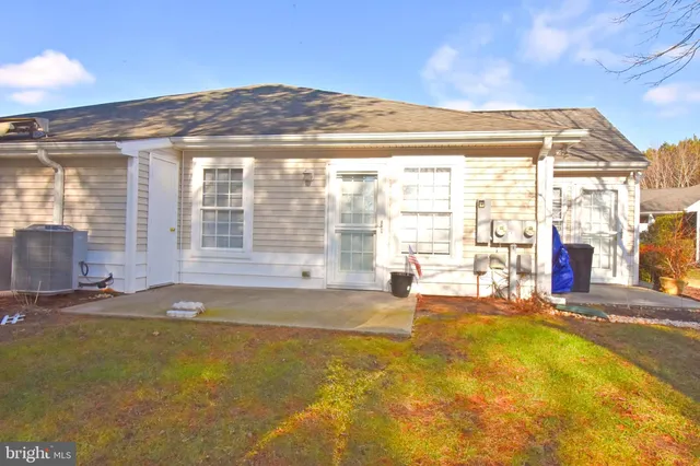 a view of an house with swimming pool