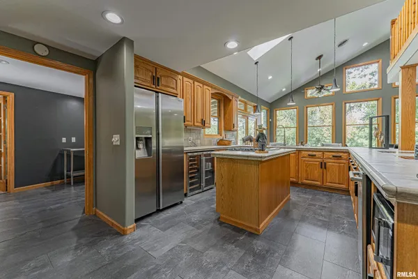 $329,000 | 18 Willow Lane, Lincoln, IL 62656