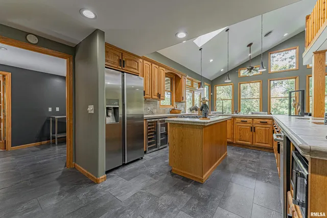 $339,000 | 18 Willow Lane, Lincoln, IL 62656