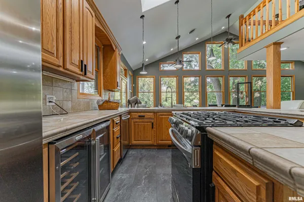 $329,000 | 18 Willow Lane, Lincoln, IL 62656