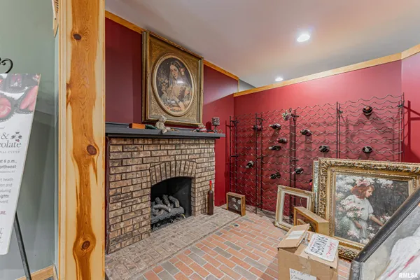 $329,000 | 18 Willow Lane, Lincoln, IL 62656